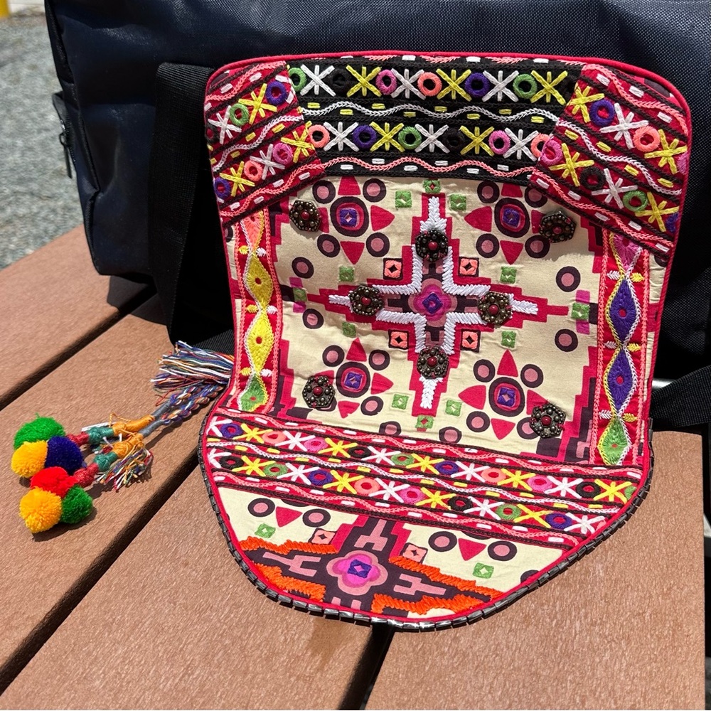 Embroidered Tribal Pattern Fold-Over Clutch - Multicolor - Picture 12 of 12